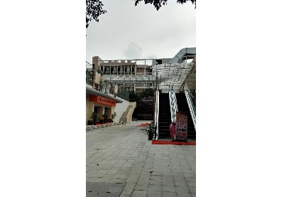 五邑大学饭堂油烟管1